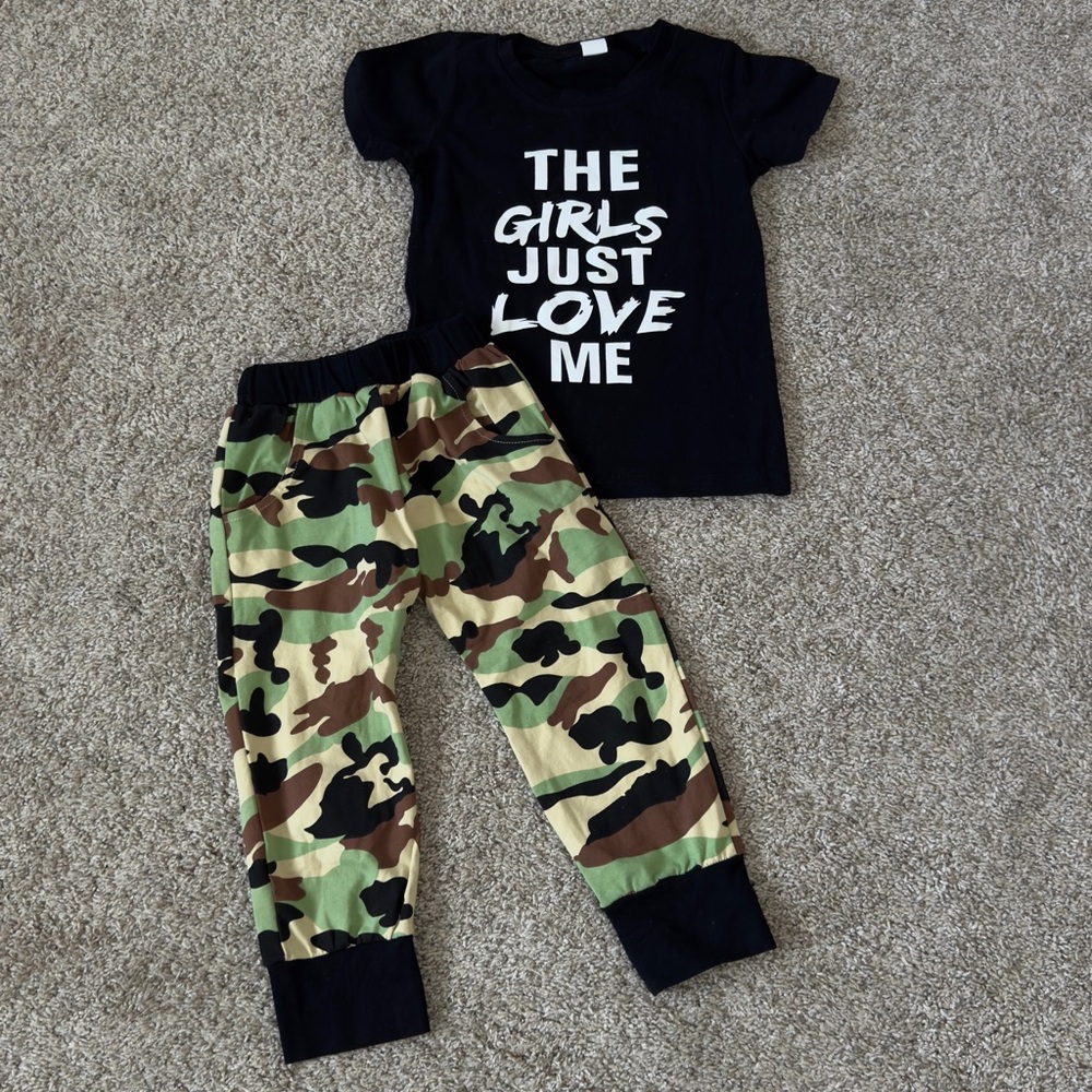 Toddler Boys Black short sleeve Graphic Tee and Camo Pants Set size 3T